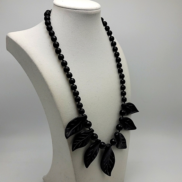 Vintage Black Onyx Leaf Necklace Natural Gemstone Hand Carved Knotted 19" - Picture 4 of 10